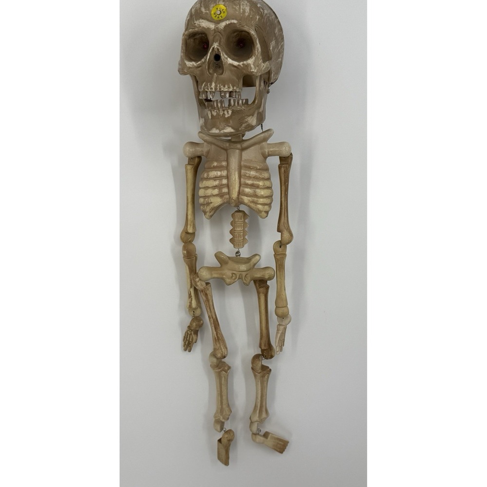 Gemmy Hanging Skelton Shaking Ratling Bones Eyes Light Wind Chime Hallowen Decor